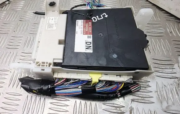 Toyota Yaris Other control units/modules 892210D870 8273052K40
