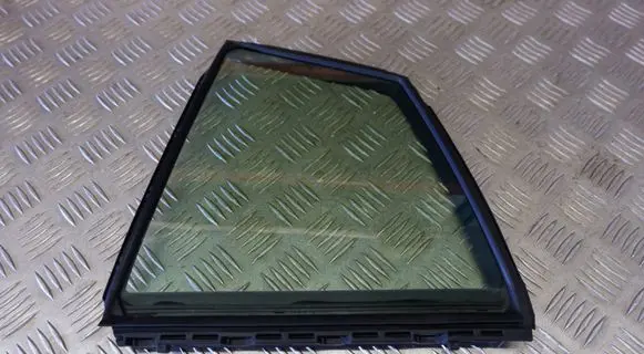 Toyota Prius (XW50) Rear vent window glass 6818947030 6812447030