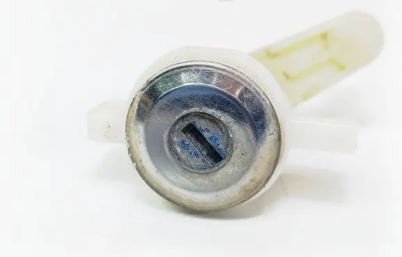 Renault Megane I Front door lock (next to the handle) 