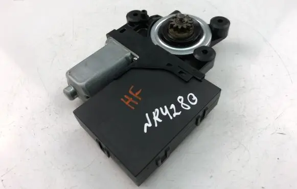 Volvo C30 Front door window regulator motor 979038100