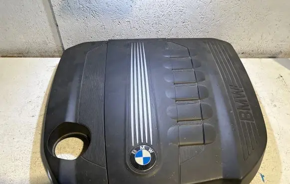 BMW 5 F10 F11 Engine cover (trim) 8518365 11252010 7800575