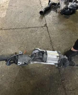 Volkswagen Golf VI Steering rack