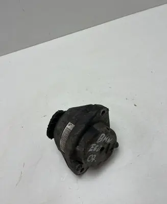 BMW 5 E60 E61 Engine mount bracket 6774619
