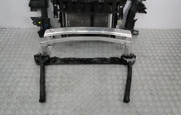Peugeot 5008 II Front bodywork piece 