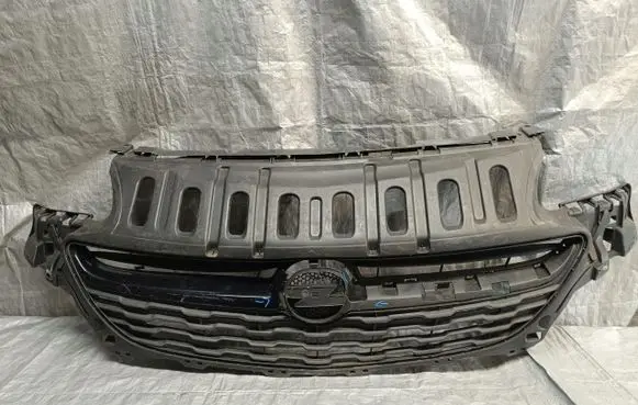 Opel Corsa E Front bumper upper radiator grill 39003576