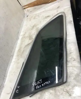 Volvo S90, V90 Rear side window 32219958