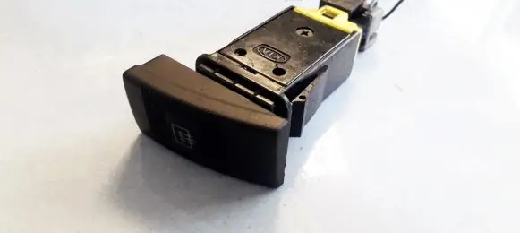 KIA Spectra Windscreen/window heater switch