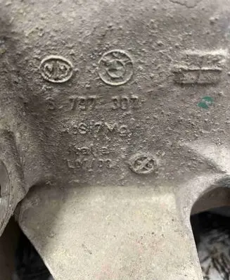 Rear wheel hub spindle/knuckle