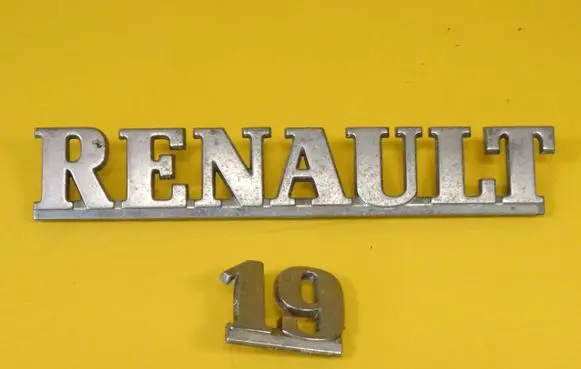 Renault 19 Manufacturers badge/model letters 