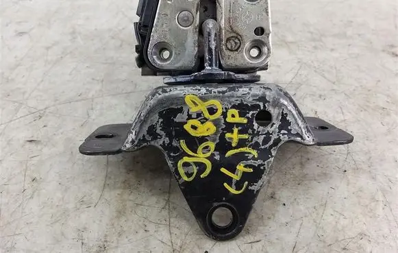 Renault Master III Rear door lock 8200661170