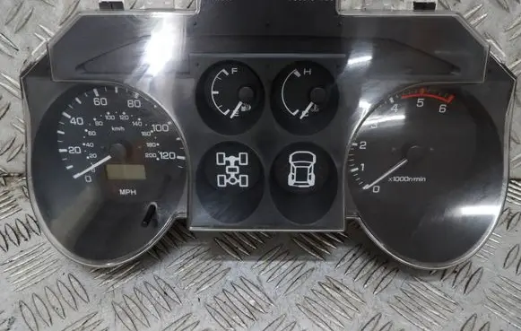Mitsubishi Pajero Speedometer (instrument cluster) 