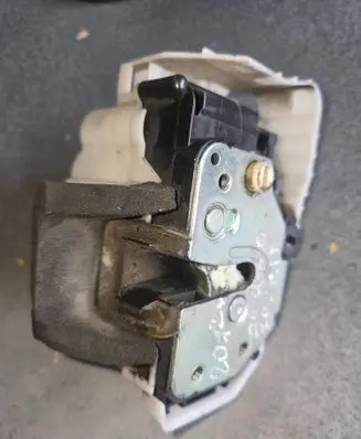 Opel Combo D Sliding door lock 8792