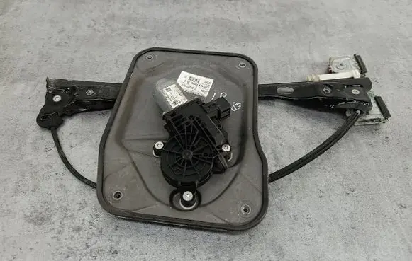 Skoda Fabia Mk2 (5J) Front door window regulator with motor