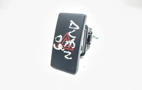 Toyota Avensis T270 Hazard light switch 15B279
