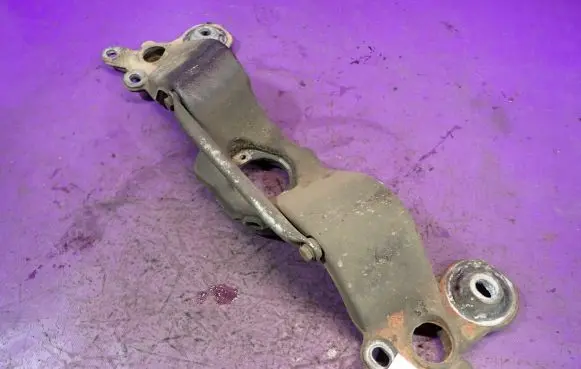 Audi A4 S4 B6 8E 8H Gearbox mounting bracket 8E0399263AE