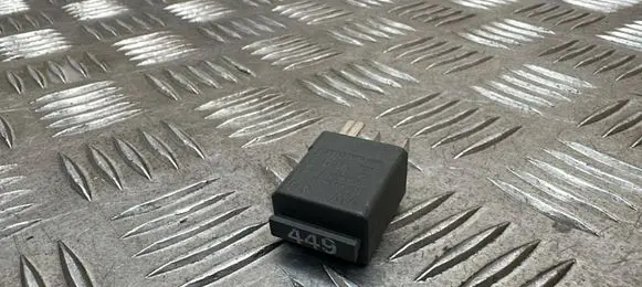 Volkswagen PASSAT B6 Other relay 1K0951253