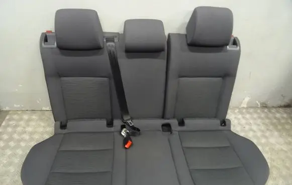 Volkswagen Golf V Second row seats