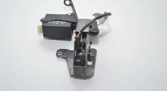 BMW 5 E39 Tailgate window lock/catch/latch 8384069
