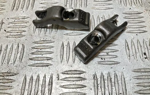 Opel Astra J Fuel Injector clamp holder