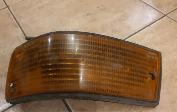 BMW 5 E28 Front bumper turn signal 3370115