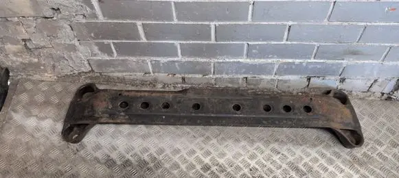 Mitsubishi Pajero Gearbox mounting bracket 
