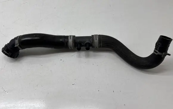 Engine coolant pipe/hose