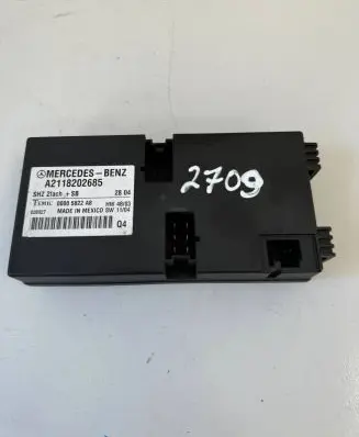 Mercedes-Benz E W211 Seat control module A2118202685 00005822A8 028327