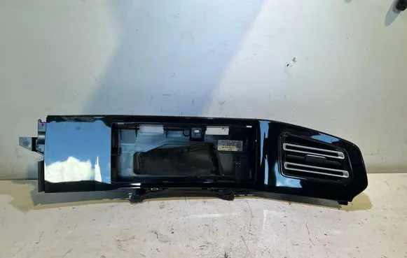 Volkswagen Tiguan Radio/GPS head unit trim 572858020A VW336 111129B90040
