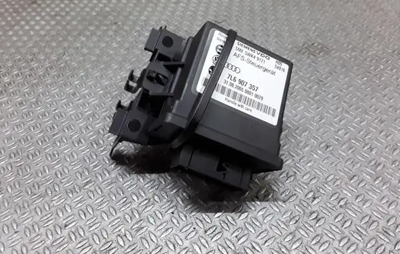 Volkswagen Touareg I Light module LCM 7L6907357