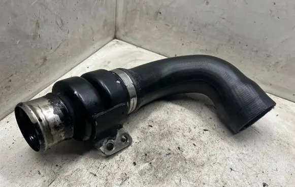 Nissan Pathfinder R51 Air intake hose/pipe 30621587