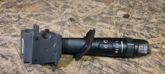 Volvo XC70 Wiper control stalk 30768101