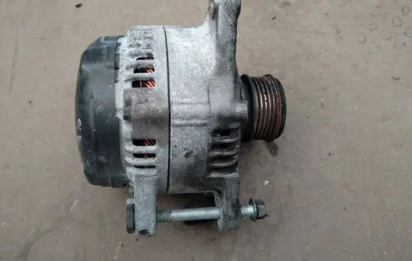KIA Sportage Generator/alternator 373002A700