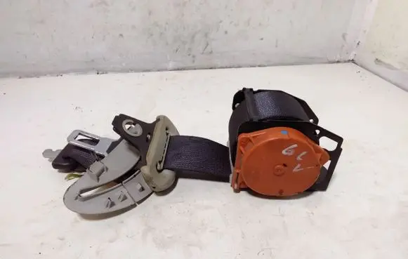 Toyota Corolla Verso E121 Middle seatbelt (rear) 