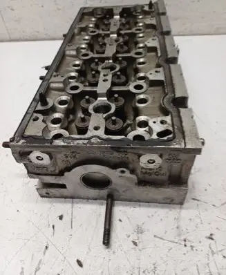 Volkswagen PASSAT B8 Engine head 05L103403AC