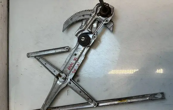 Honda Civic Front door manual window regulator 6435532423