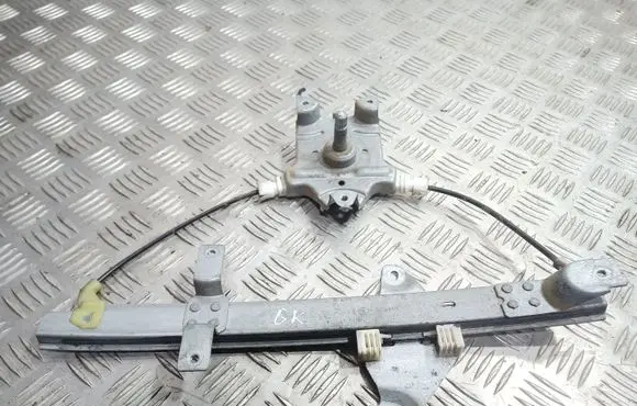 Rear door manual window regulator
