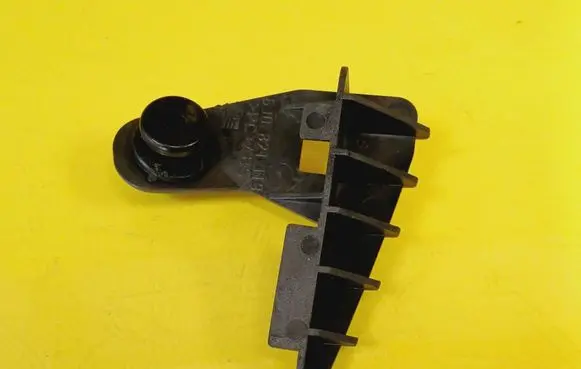 Seat Ibiza IV (6J,6P) Front bumper mounting bracket 6J0821119