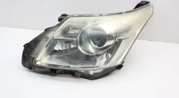 Toyota Avensis T270 Headlight/headlamp