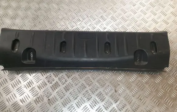 BMW 3 E92 E93 Tailgate/boot lid lock trim 7122400