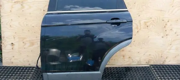 Chevrolet Captiva Rear door