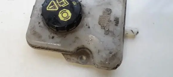 Brake fluid reservoir