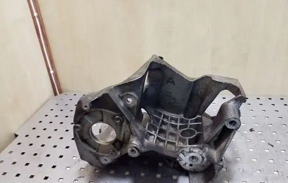 Opel Antara Generator/alternator bracket 96440531