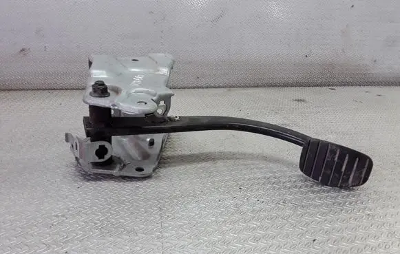 Opel Vivaro Brake pedal