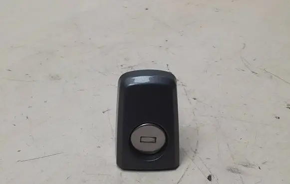 Chevrolet Cruze Front door lock (next to the handle) 495072894