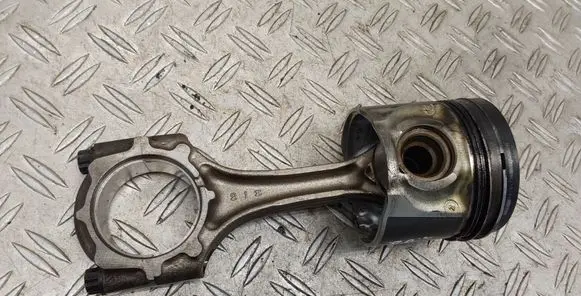 Toyota RAV 4 (XA20) Piston with connecting rod