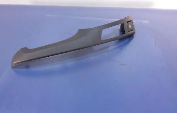 Other sill/pillar trim element