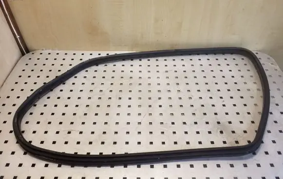 Ford Galaxy Rubber seal rear door window/glass 