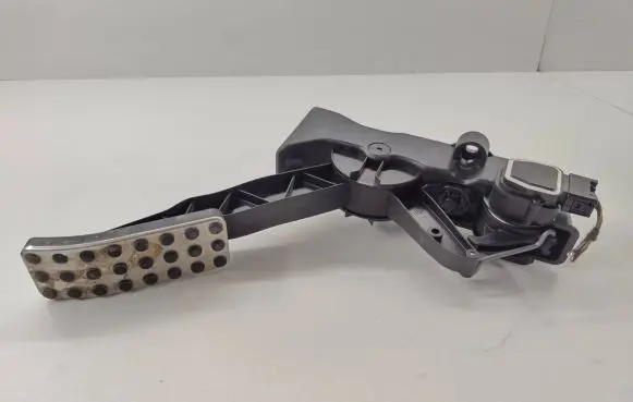 Mercedes-Benz B W245 Accelerator throttle pedal 91736020 PA66GF30