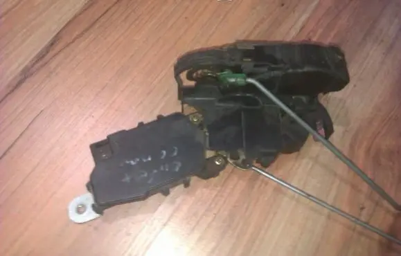 Subaru Legacy Front door lock
