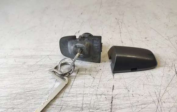 Volvo V60 Front door lock (next to the handle) 31349578